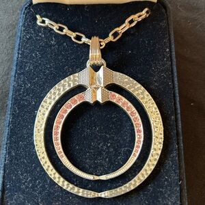 Montana NC-Silver Round Horseshoe Nails Pink Crystals Pendant on Silver Chain